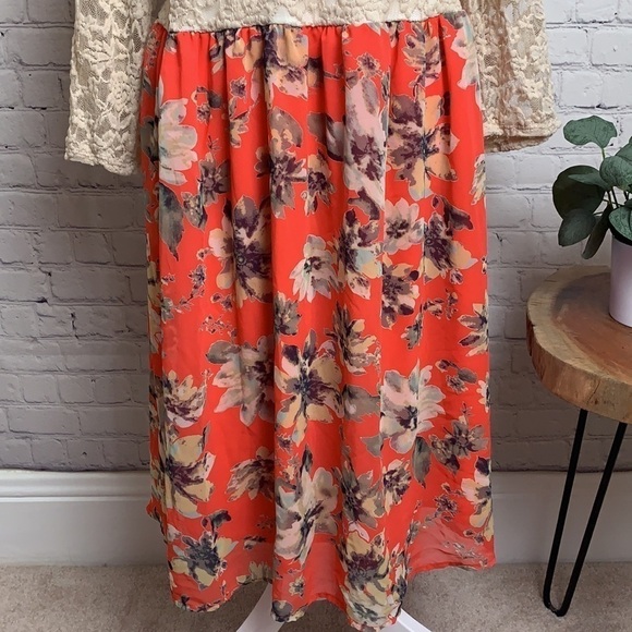 Fashion To Figure Lace and Floral Dress - Picture 3 of 13